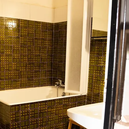 - Balcon Et Vue Sur Les Montagnes